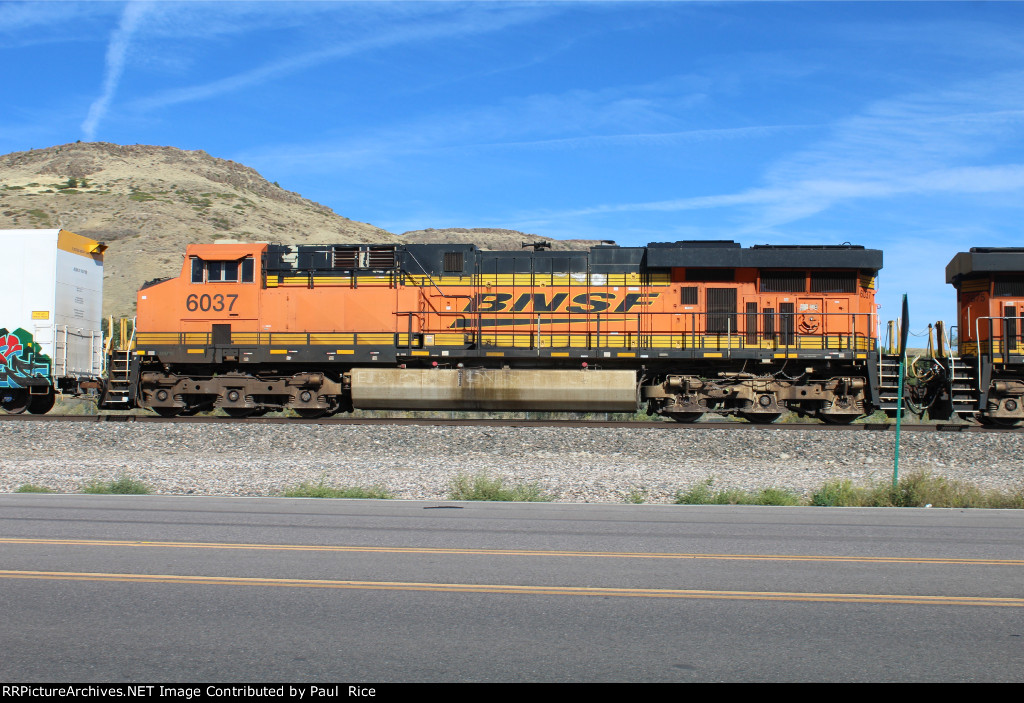 BNSF 6037